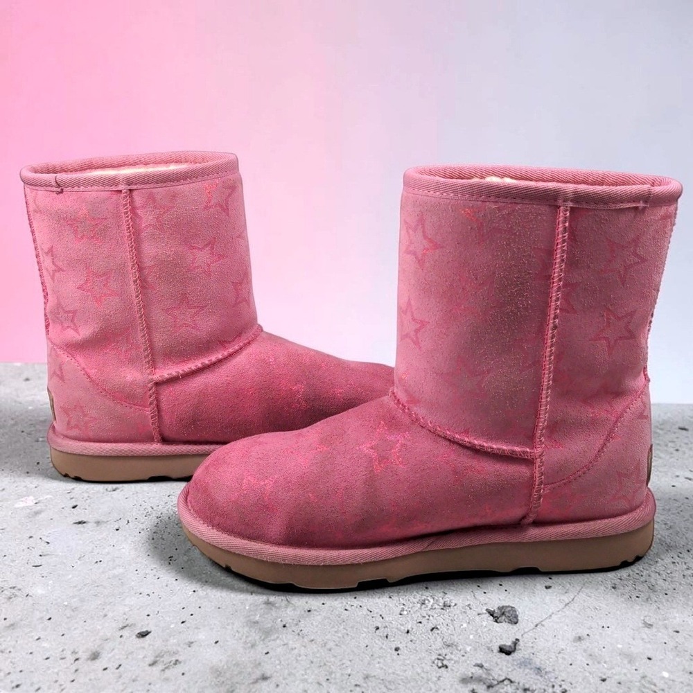 UGG Classic Short II Pink Glitter Star Boots Size 3 Kids Youth‎ 1157712K Cozy